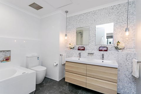 Heart Of Glenelg BnB - Accommodation Melbourne 3