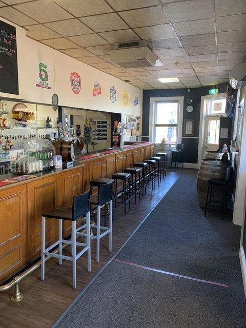 Commercial Hotel Morgan - Accommodation Melbourne 3