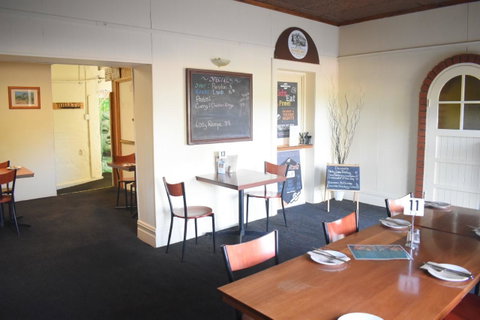 Commercial Hotel Morgan - Accommodation Melbourne 5
