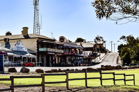 Commercial Hotel Morgan - Accommodation Melbourne 1