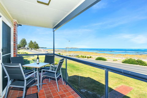 Franklin Beachfront Apartments - Melbourne 4u 1