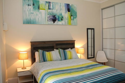 Smugglers Inn Studio Apartments - Melbourne 4u 12