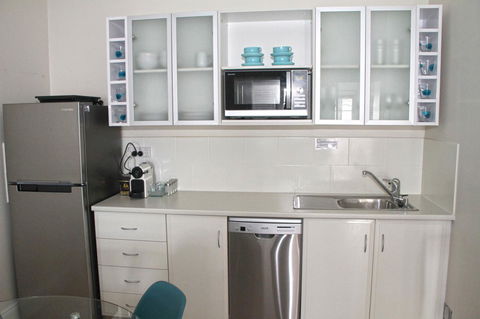 Smugglers Inn Studio Apartments - Melbourne 4u 8