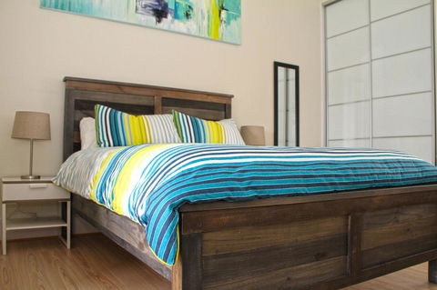 Smugglers Inn Studio Apartments - Melbourne 4u 13