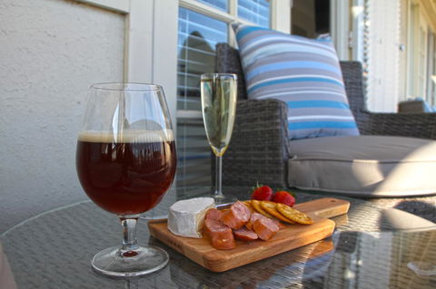 Smugglers Inn Studio Apartments - Melbourne 4u 2
