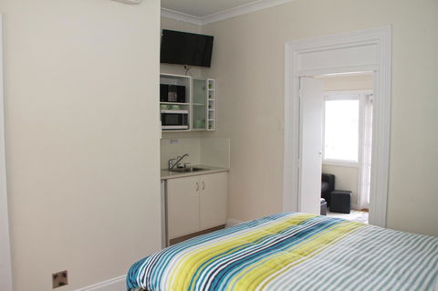 Smugglers Inn Studio Apartments - Melbourne 4u 15