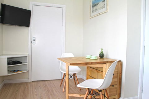Smugglers Inn Studio Apartments - Melbourne 4u 14