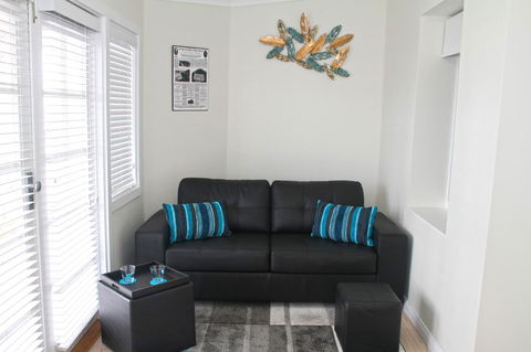 Smugglers Inn Studio Apartments - Melbourne 4u 3