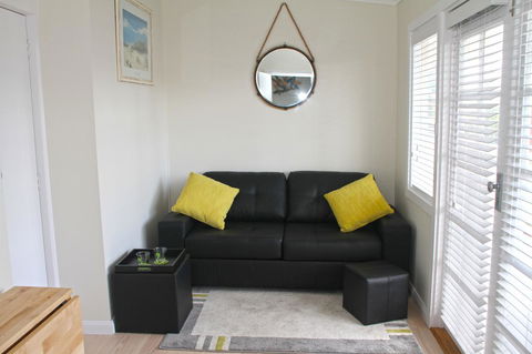 Smugglers Inn Studio Apartments - Melbourne 4u 11