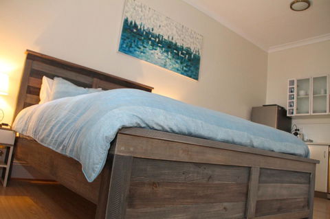 Smugglers Inn Studio Apartments - Melbourne 4u 9