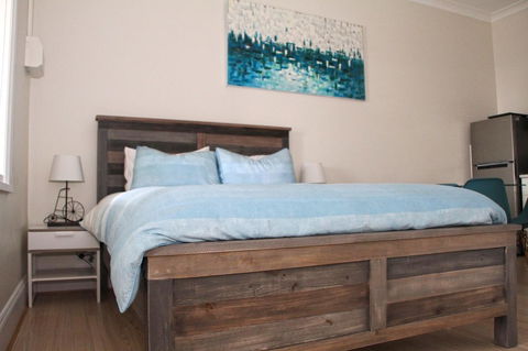 Smugglers Inn Studio Apartments - Melbourne 4u 0