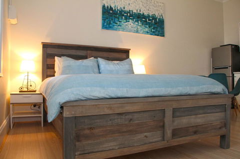 Smugglers Inn Studio Apartments - Melbourne 4u 5