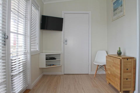 Smugglers Inn Studio Apartments - Melbourne 4u 17