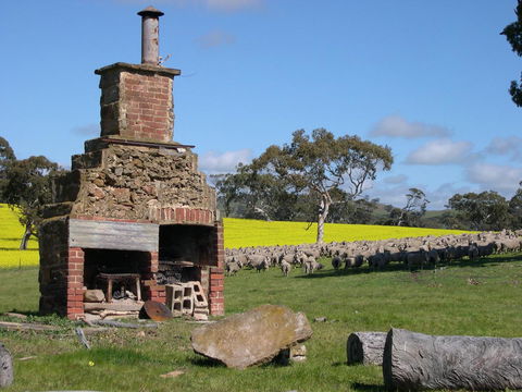 Rabbiters Hut - Accommodation Melbourne 17