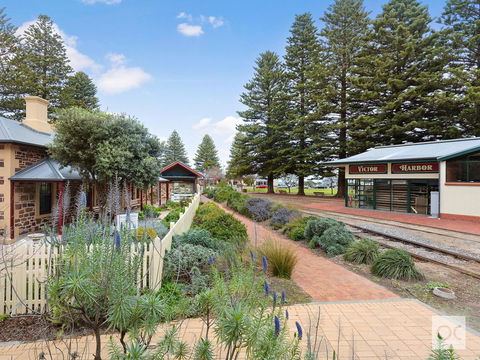 Breeze Beachfront Apartment - Melbourne 4u 35