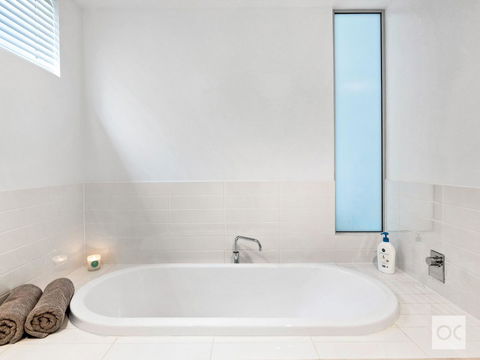 Breeze Beachfront Apartment - Melbourne 4u 30