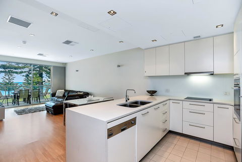 Breeze Beachfront Apartment - Melbourne 4u 9