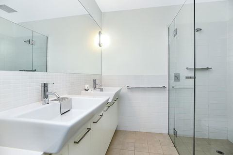 Breeze Beachfront Apartment - Melbourne 4u 18