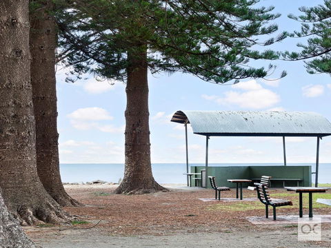 Breeze Beachfront Apartment - Melbourne 4u 21