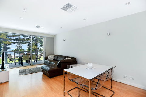 Breeze Beachfront Apartment - Melbourne 4u 12