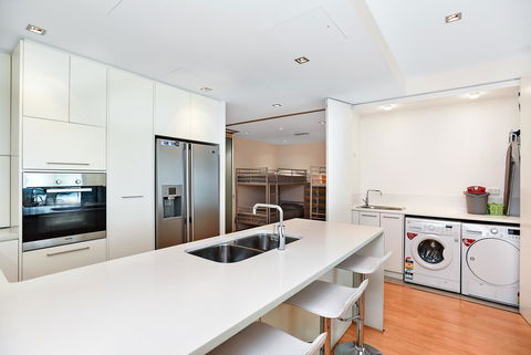 Breeze Beachfront Apartment - Melbourne 4u 6