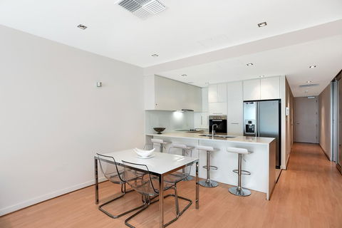 Breeze Beachfront Apartment - Melbourne 4u 10