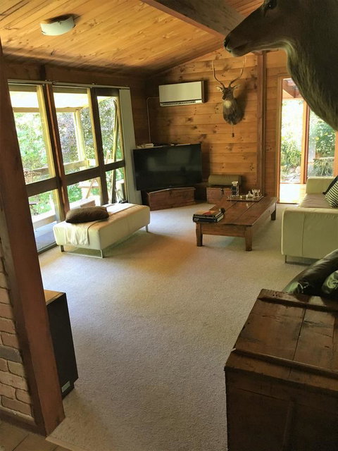 Hilltop - Accommodation Melbourne 3
