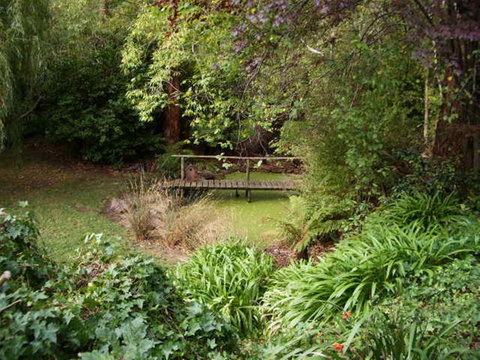 Hilltop - Accommodation Melbourne 11