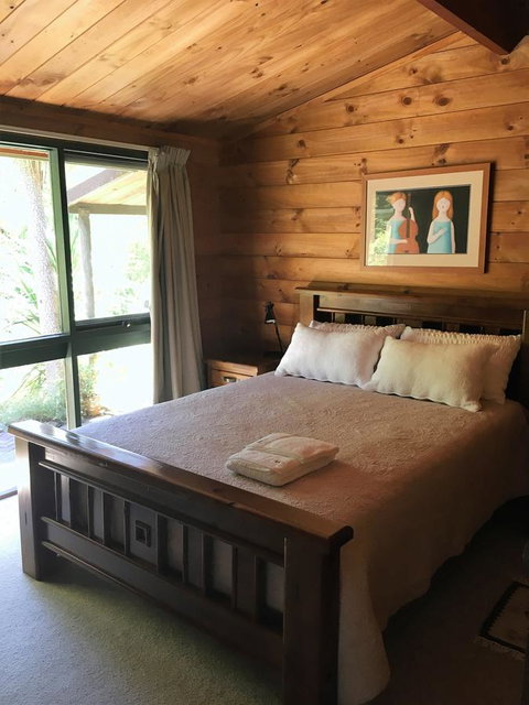 Hilltop - Accommodation Melbourne 7