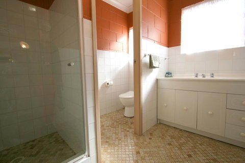 Lake Edge Apartments - Accommodation Melbourne 9