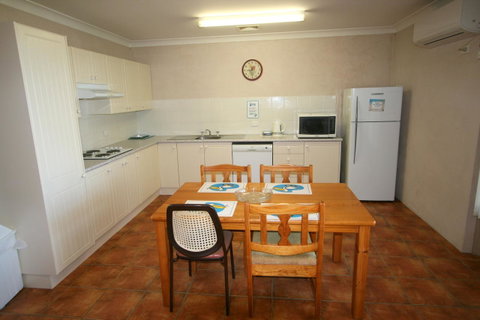 Lake Edge Apartments - Accommodation Melbourne 17