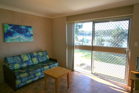 Lake Edge Apartments - Accommodation Melbourne 11