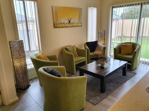 Explore Adelaide, Gawler, The Barossa And Clare Valleys All-in-one - Accommodation Melbourne 1