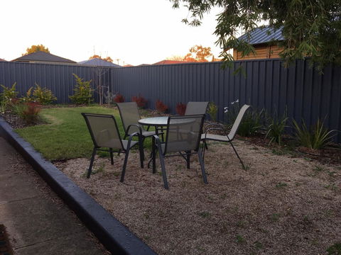 Windsor Gardens Home - Melbourne 4u 15
