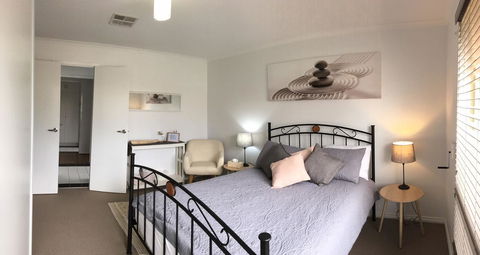 Windsor Gardens Home - Melbourne 4u 0