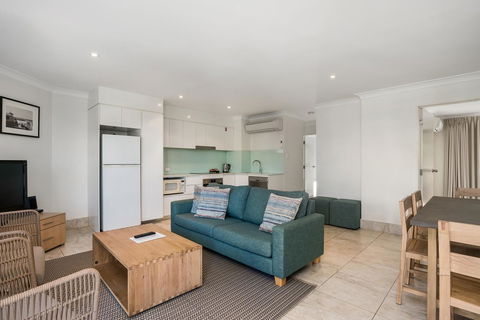 Bayview Beachfront Apartments, In Town Right On The Beach - Accommodation Melbourne 41