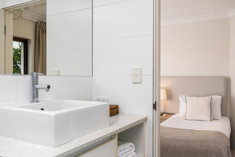 Bayview Beachfront Apartments, In Town Right On The Beach - Accommodation Melbourne 31