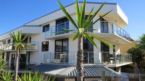 Bayview Beachfront Apartments, In Town Right On The Beach - Accommodation Melbourne 14