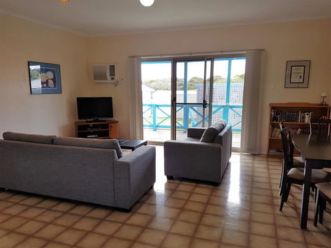 Marion Bay Holiday Villas - Melbourne 4u 1