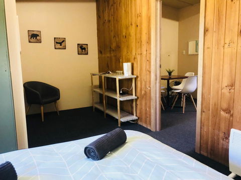 Longwood Retreat - Melbourne 4u 12