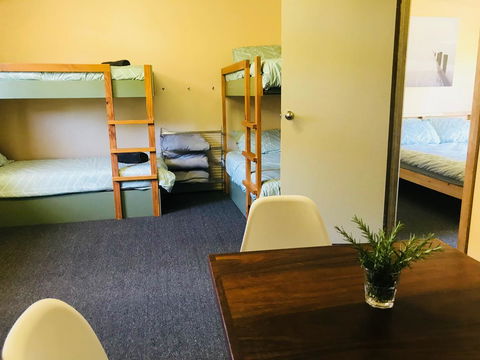 Longwood Retreat - Melbourne 4u 13