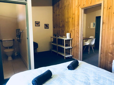 Longwood Retreat - Melbourne 4u 16