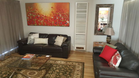 Jacaranda Homestay - Melbourne 4u 7