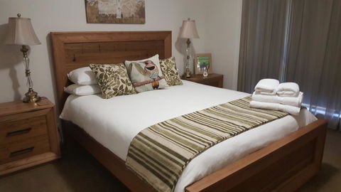 Jacaranda Homestay - Melbourne 4u 8