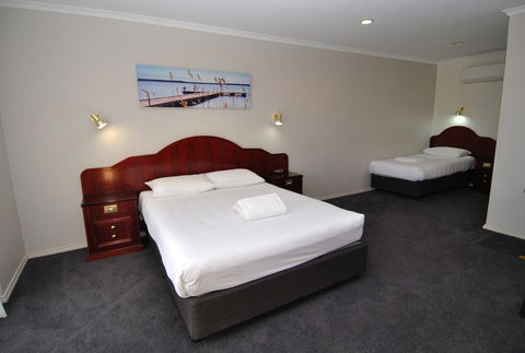 Hilton Beachfront Motel - Melbourne 4u 41