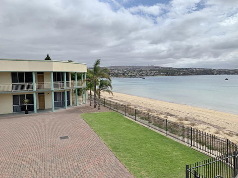 Hilton Beachfront Motel - Melbourne 4u 13
