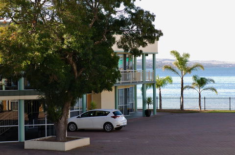 Hilton Beachfront Motel - Melbourne 4u 42