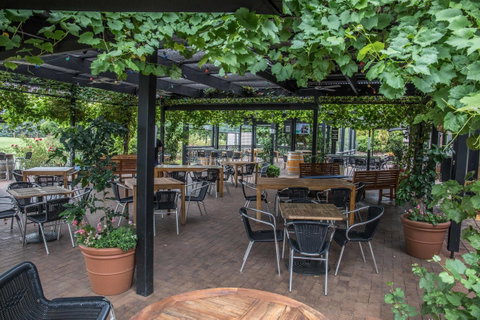 Mick O\'Sheas - Accommodation Melbourne 38