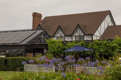 Mick O\'Sheas - Accommodation Melbourne 37