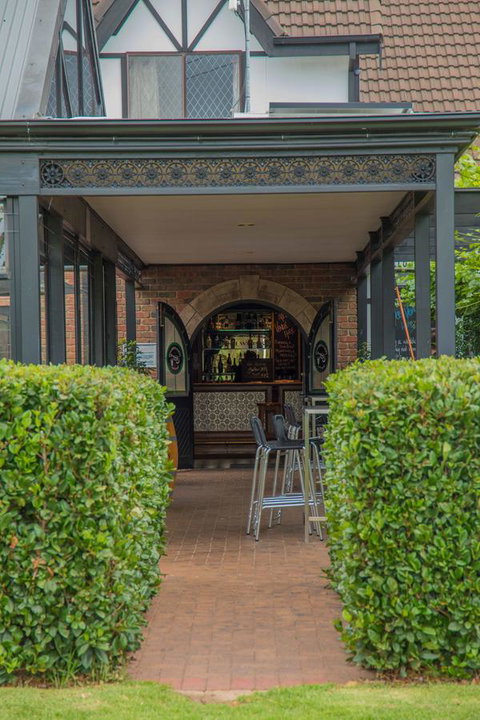 Mick O\'Sheas - Accommodation Melbourne 40